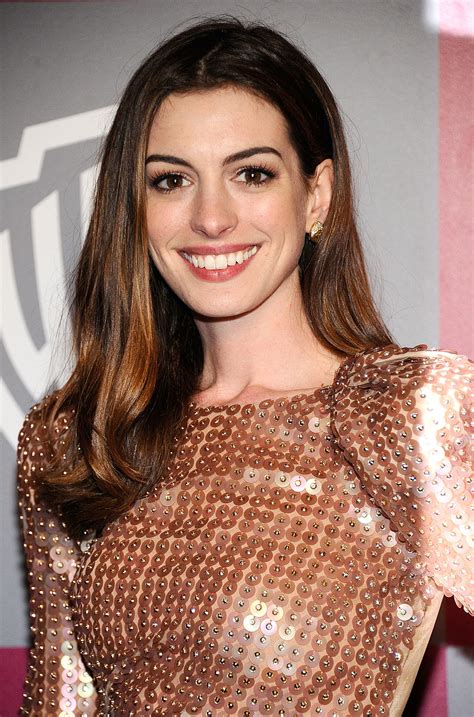 nude anne hathaway|Celebrate Anne Hathaways Comeback with Her Best Nude。